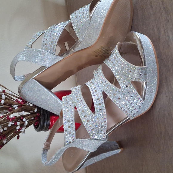 Forever 21 Shoes - NWT Elegant Silver Strappy Women's Shoes Size 10